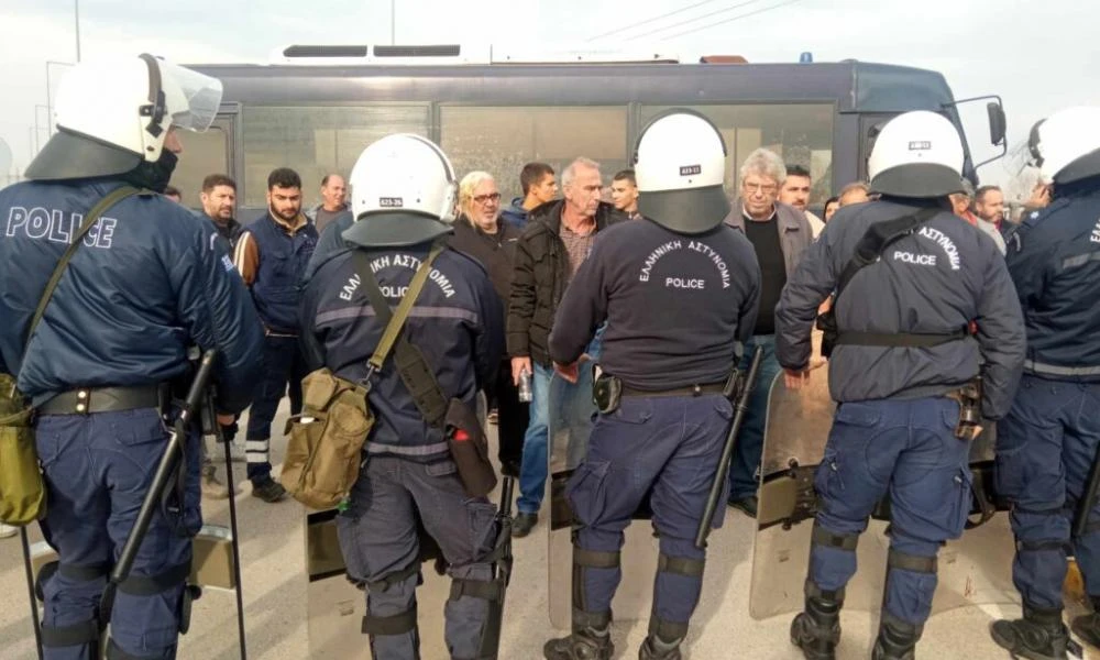 Στους δρόμους τα τρακτέρ: Ένταση στην Καρδίτσα όταν δεν επιτράπηκε η είσοδος στον Ε65